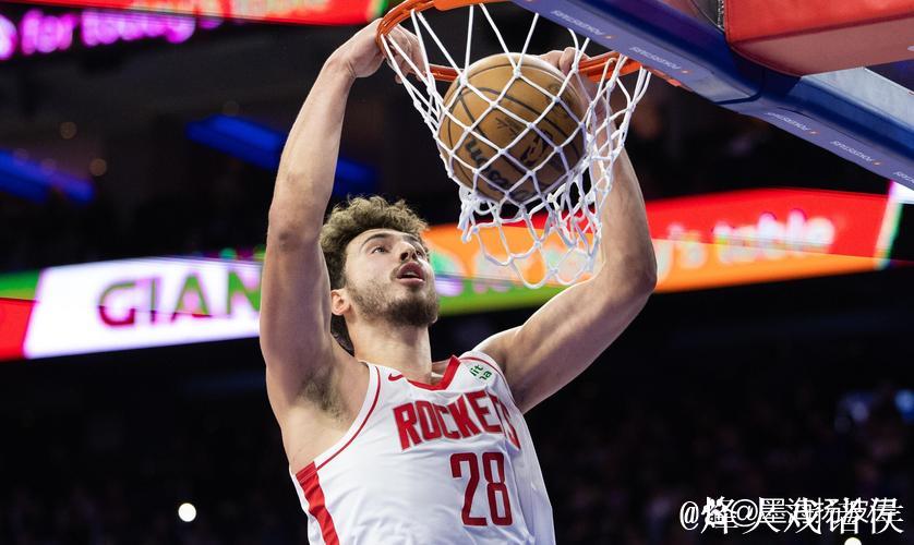 亚当斯替补登场16分钟,仅1投1中罚球2中1,拿下3分 亚当斯替补登场16分钟,仅1投1中罚球2中1,拿下3分